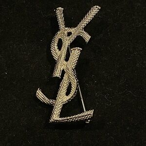 Fashion Jewelry Stamped Silver Logo Brooch